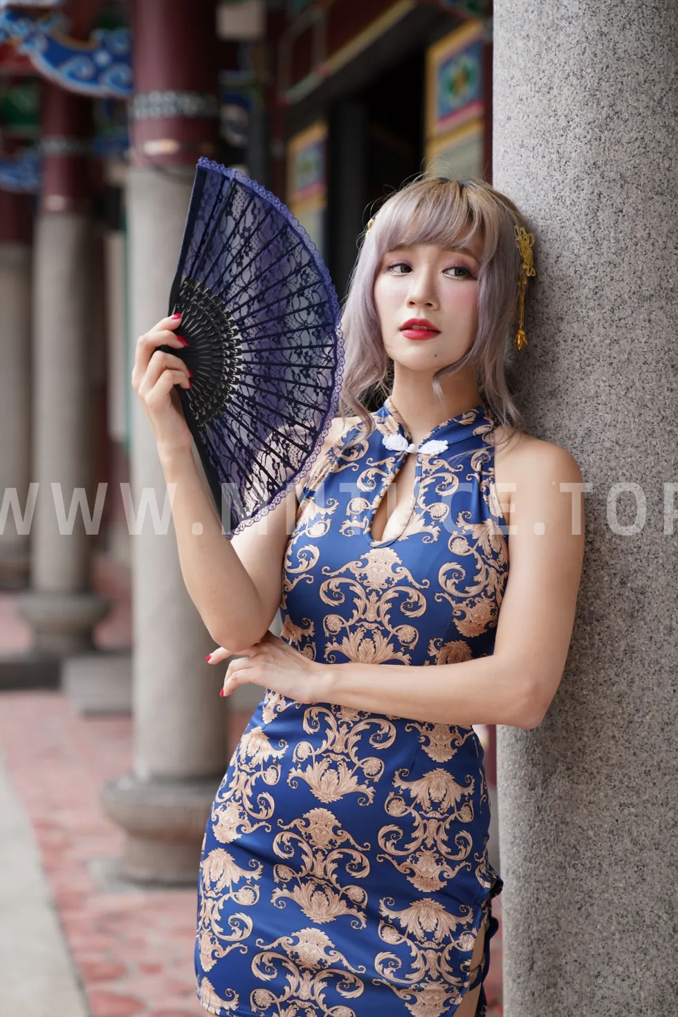 [Mzsock] NO.149 Xue Kaiyun blue flower short cheongsam with high heels and beautiful legs street photography#[105P]-5