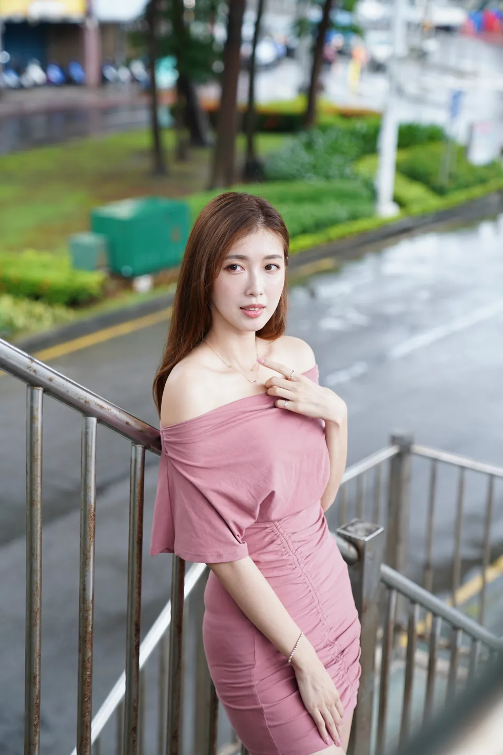 [Mzsock] NO.130 Liao Tingqi, off-shoulder dress and short skirt, cool and beautiful legs street photography#[100P]-5