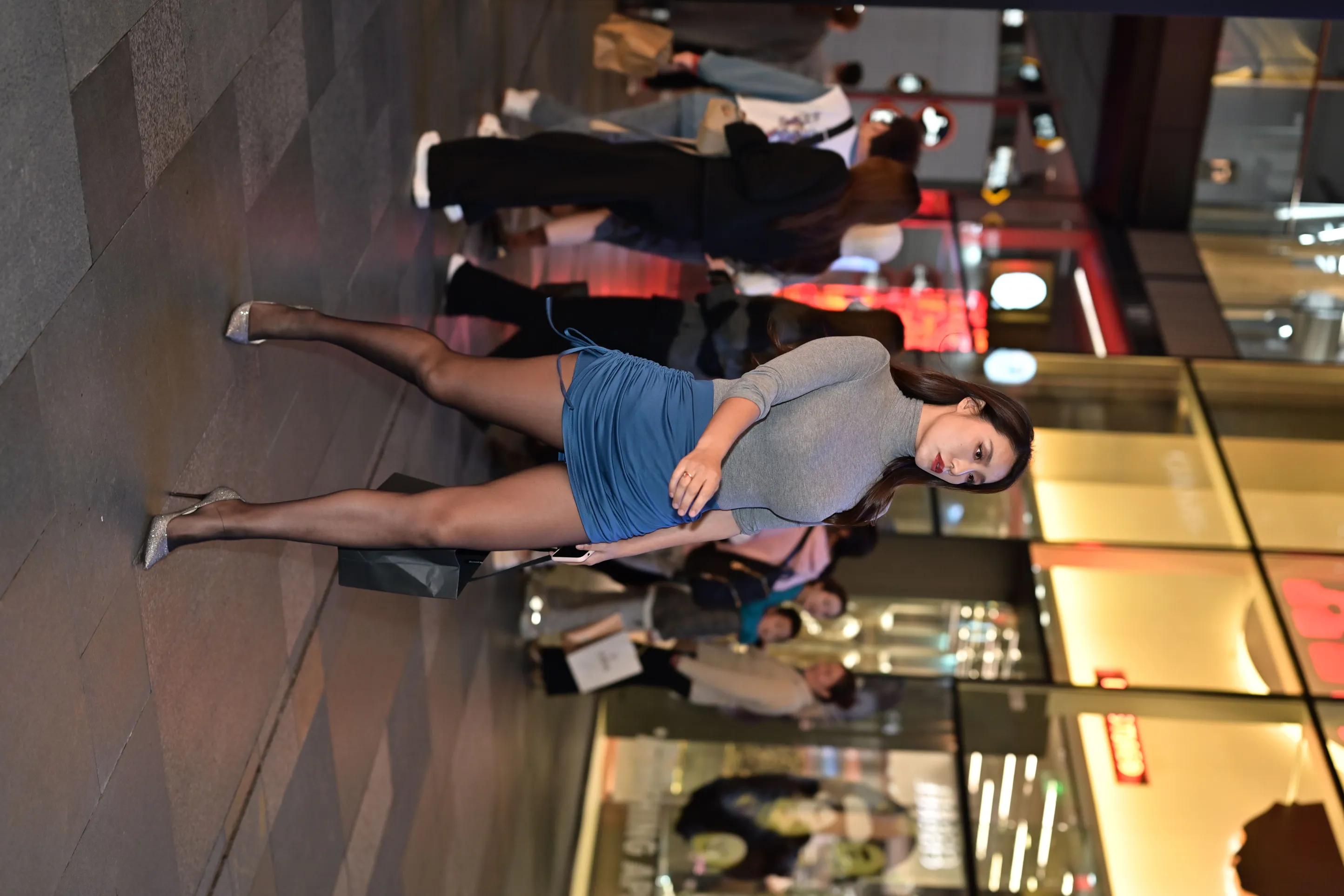 [Mzsock] NO.157 Beauty in blue hip skirt and black stockings street photography#[105P]-2