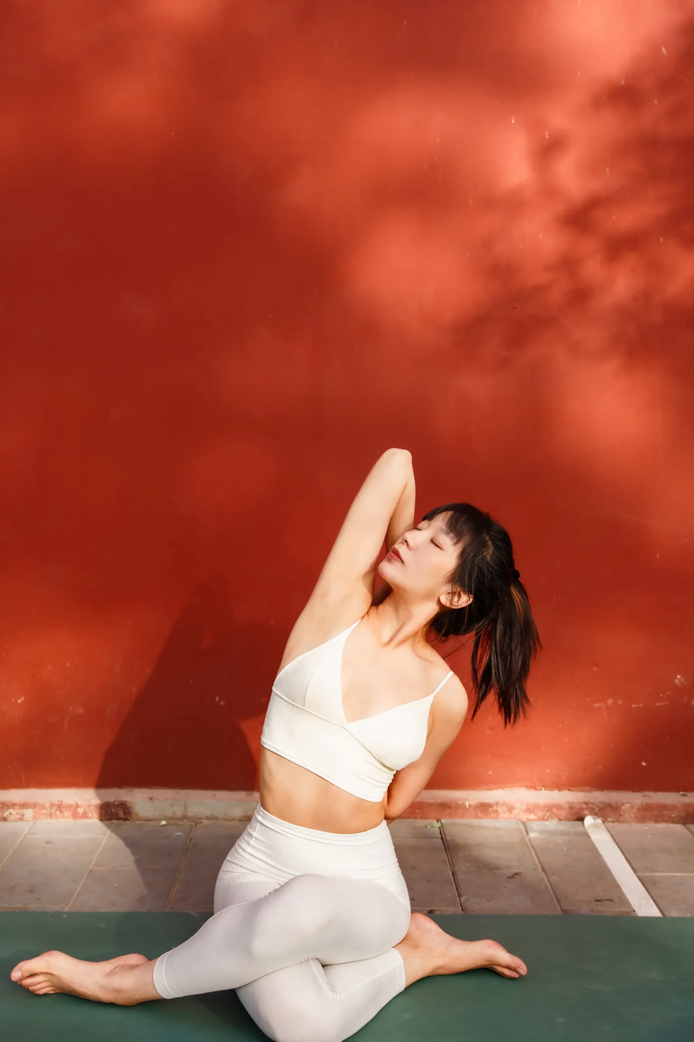 [YITUYU] 2022.12.01 Vol.2575 – Yoga and Red Wall Mengmeng#[23P]-1