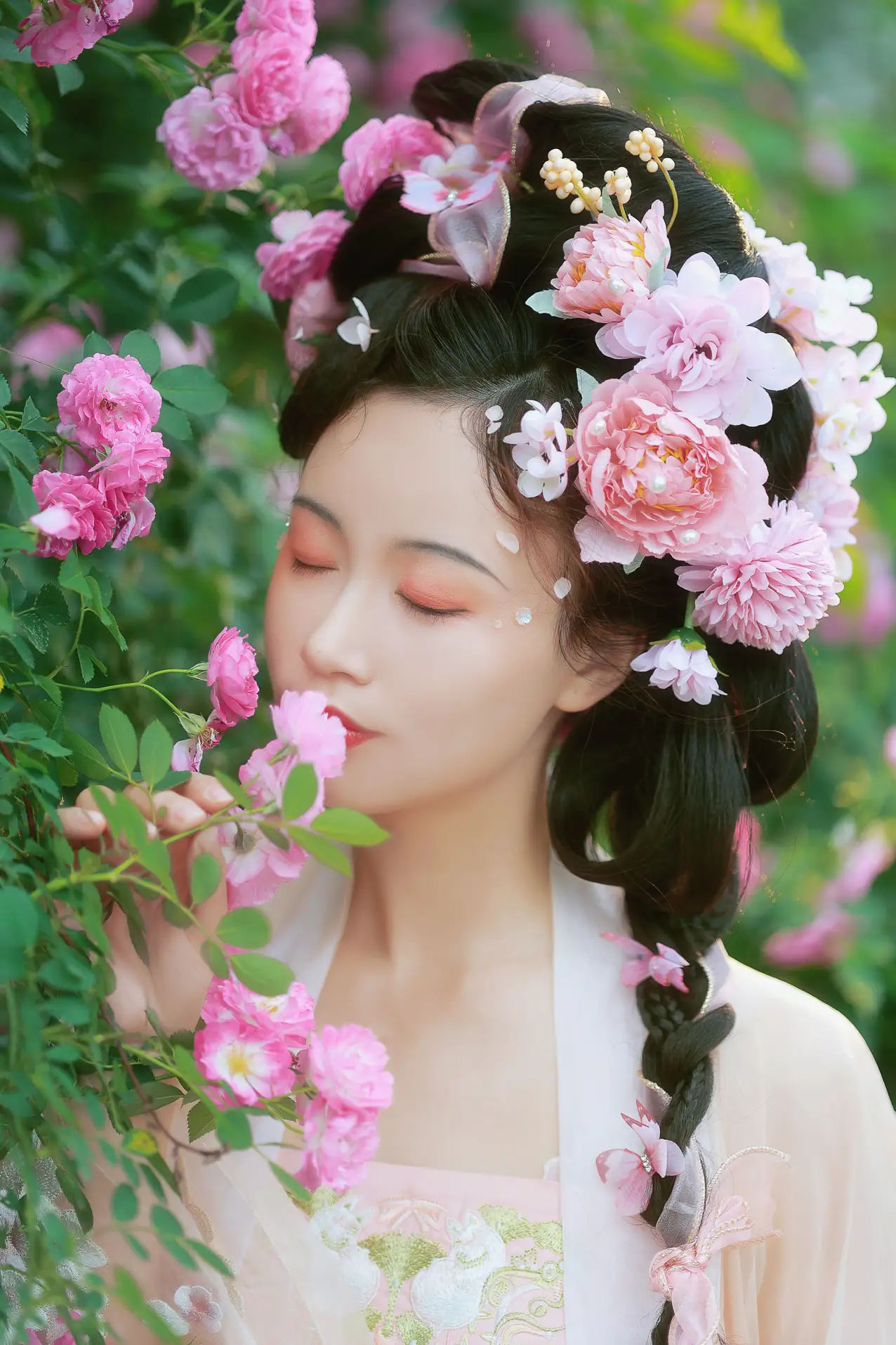 [YITUYU] 2022.06.18 Vol.1217 – Rose Flower God smile#[35P]-1