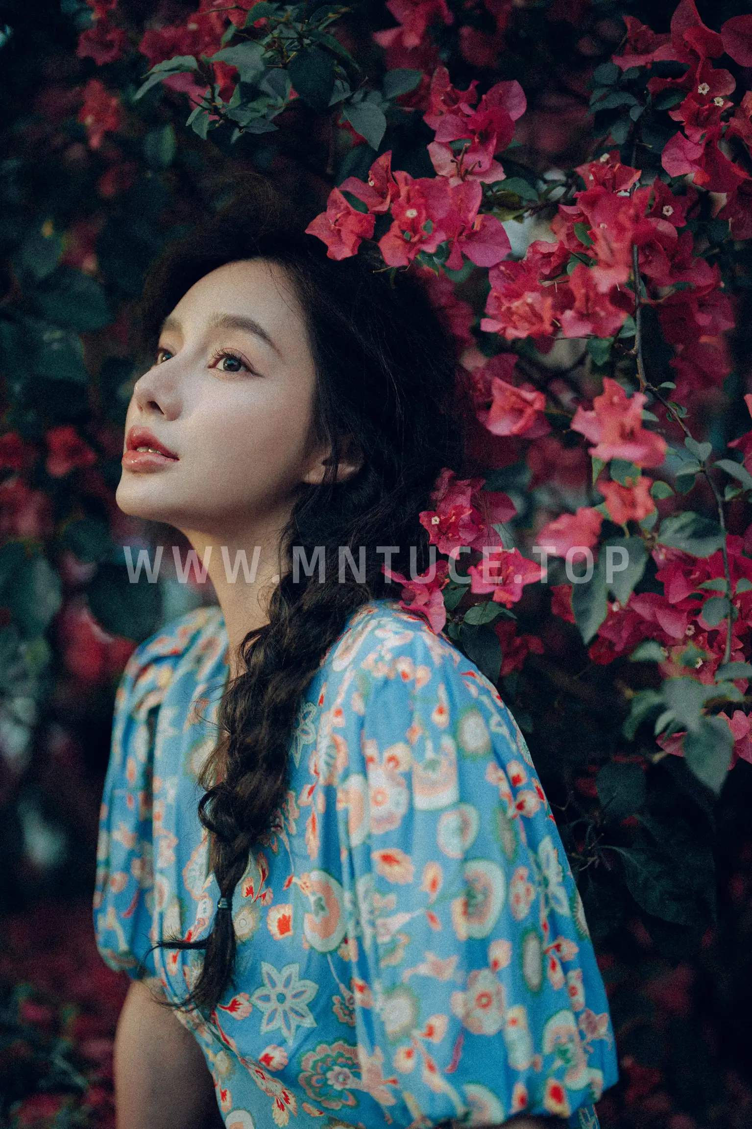 [YITUYU] 2022.06.25 Vol.1282 – Glowing hair, the goddess under the bougainvillea waterfall Classmate Shuwen#[55P]-9