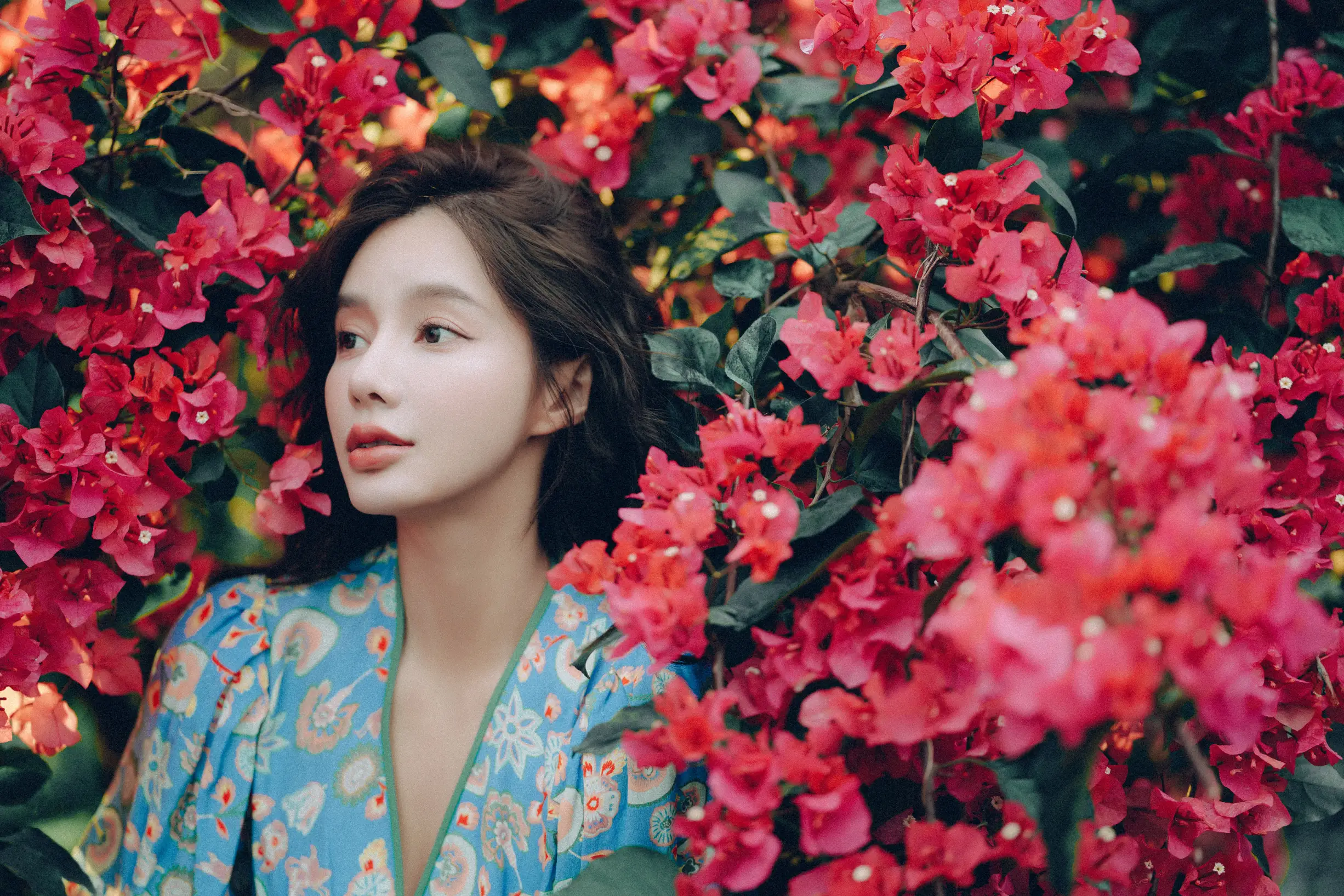 [YITUYU] 2022.06.25 Vol.1282 – Glowing hair, the goddess under the bougainvillea waterfall Classmate Shuwen#[55P]-2