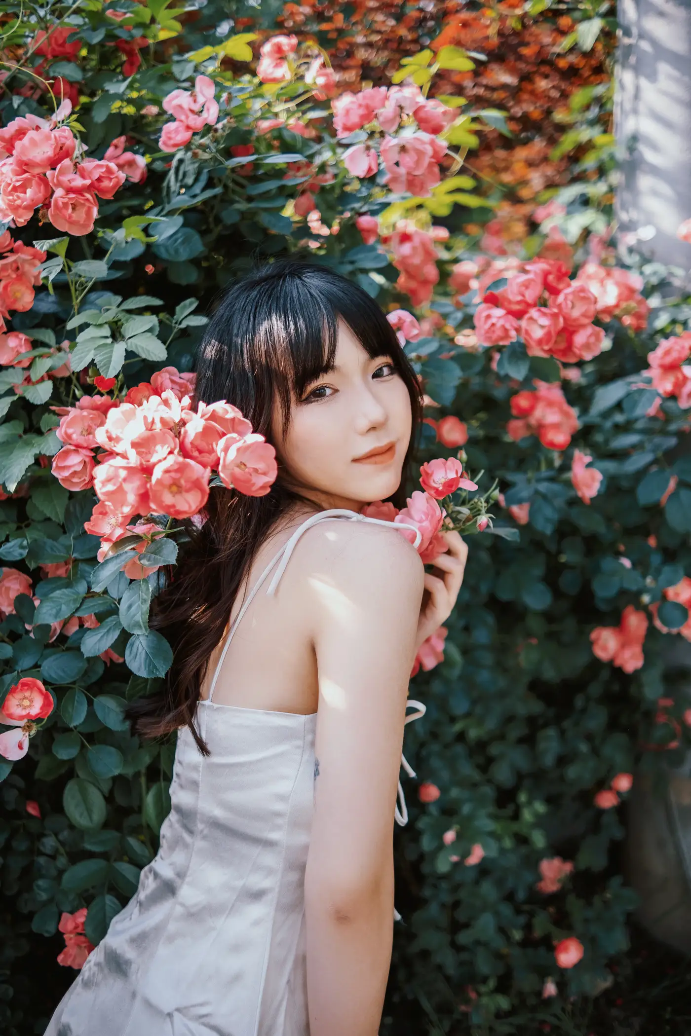 [YITUYU] 2022.06.10 Vol.1137 – Under the Roses Yiyi#[25P]-1