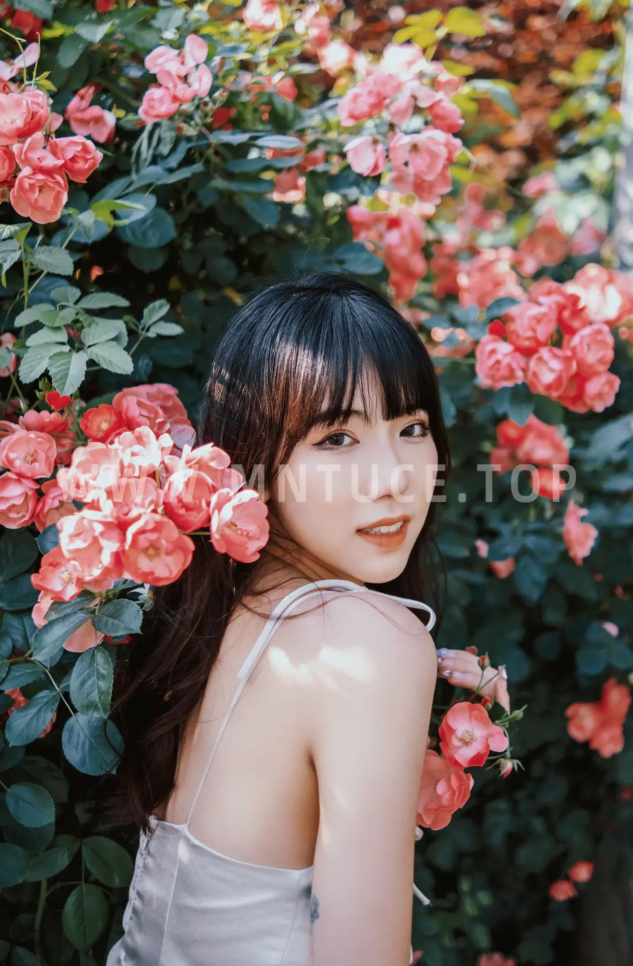 [YITUYU] 2022.06.10 Vol.1137 – Under the Roses Yiyi#[25P]-4